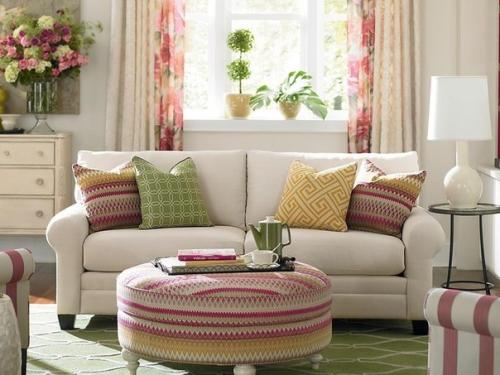 Нам вечно не хватает общения с природой, поэтому интерьеры городских квартир (пусть и самых маленьких) немыслимы без зеленых насаждений.  