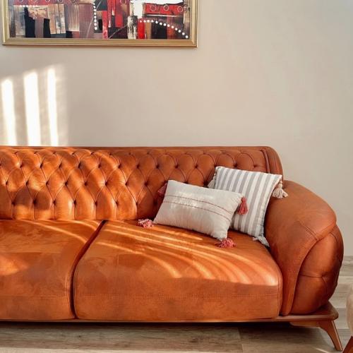 Детали уютного и светлого дома с большим количеством дерева в интерьере. 08