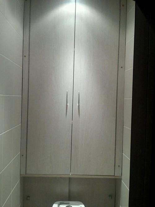Сантехнический шкаф в туалете. 03
