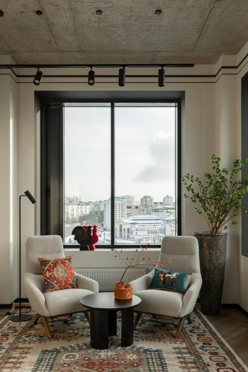 Ковры, яркая живопись и этника - уютный и необычный офис в Уфе. 07