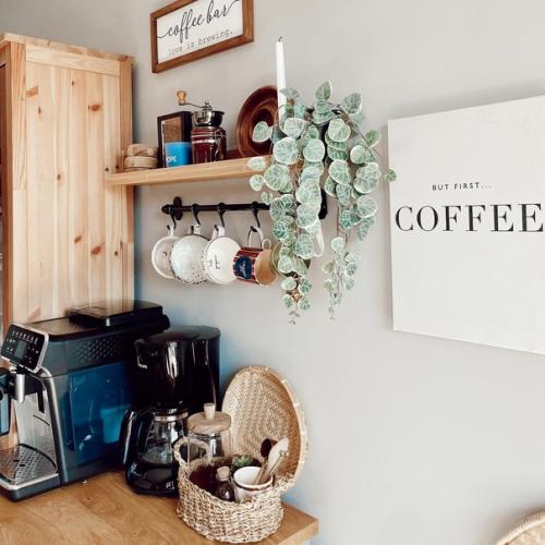 Детали уютного и светлого дома с большим количеством дерева в интерьере. 06