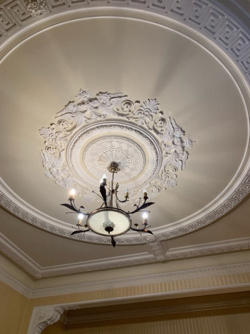 Всегда было интересно увидеть Петербург изнутри, узнать, что скрывается за стенами красивых домов. 08