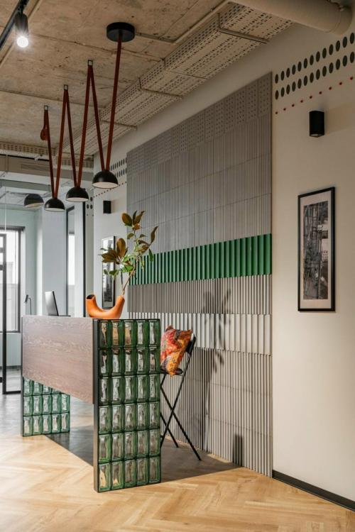 Ковры, яркая живопись и этника - уютный и необычный офис в Уфе. 04