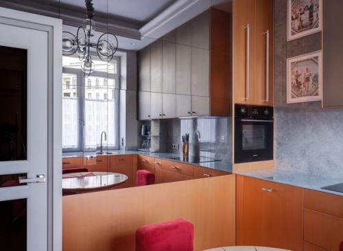 Яркий, атмосферный интерьер небольшой кухни в современном стиле, с элементами ретро. 07