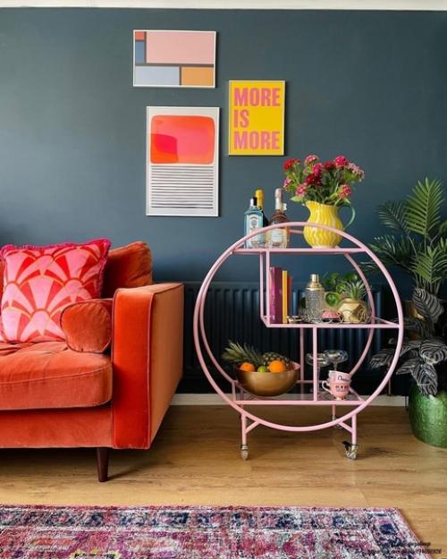 Хозяйка интерьера Рейчел говорит, что в плане использования цвета смелости ей не занимать. 02