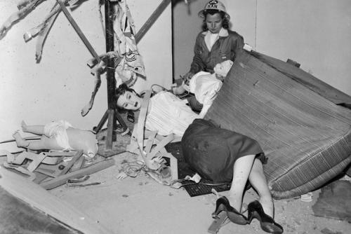 Манекены для ядерных испытаний: жуткие фотографии показывают фальшивый город, заполненный манекенами для испытания ядерного оружия в 1953 году. 04