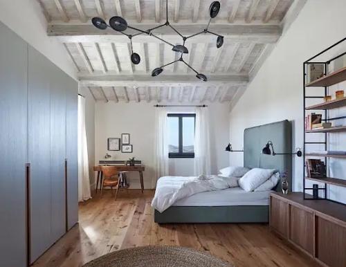 Компания Special Umbria завершила возведение Le More в сентябре 2021 года, выступив автором идеи, менеджером проекта и дизайнером интерьера. 07