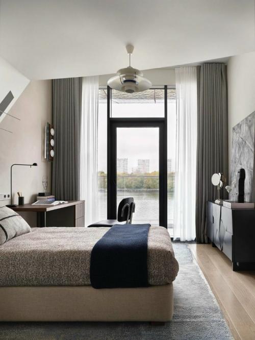 Водная гладь, березы и кот по кличке Марсель: квартира с террасой в Москве. 06