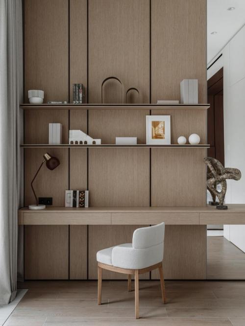 Дерево, авторская мебель и искусство - интерьер с акцентом на детали. 01