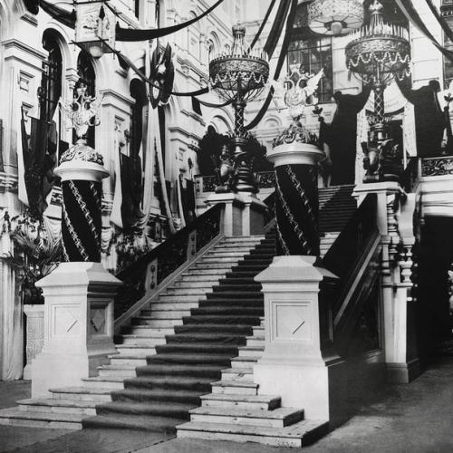 Как выглядел интерьер главного ярмарочного дома в конце XIX века? 01