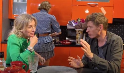 Павел воля и Ляйсан утяшева показали свою яркую квартиру. 01