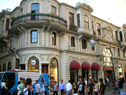 Интересно.  Почти каждый второй турист Стамбула знает район бейоглу. 04