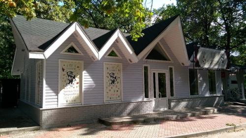 В Бежицком парке Пушкина кафе открылось. 01