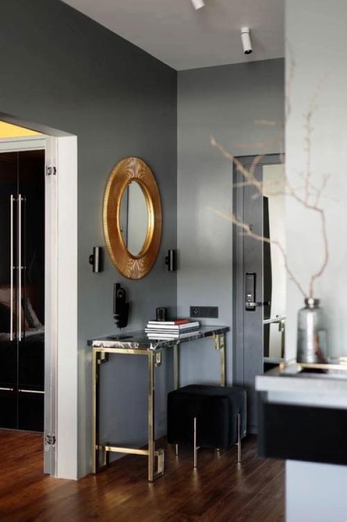 Интерьер студии в темных тонах, с яркими цветовыми акцентами. 05