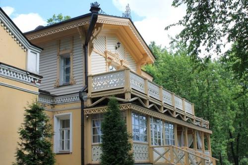 Дом Милютина построен во второй половине XIX столетия на высоком холме, выходившем к берегу ягорбы, у въезда в город. 02