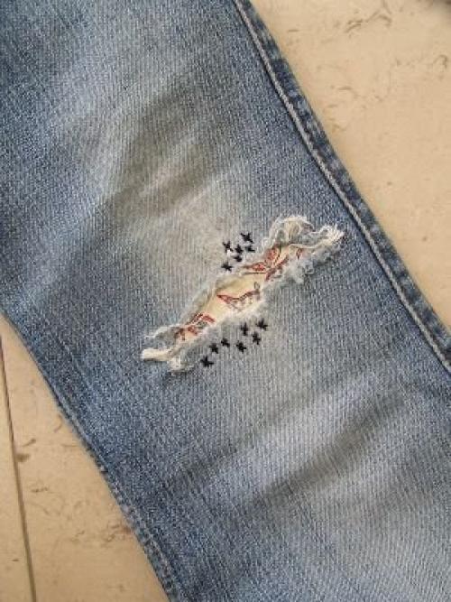 Дырка на джинсах - повод вдохнуть в них новую жизнь? 03