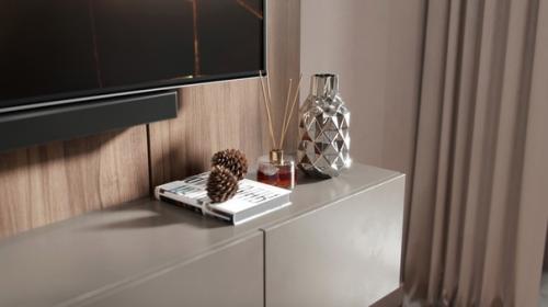 Современный богатый интерьер спальни с кабинетом на балконе. 06