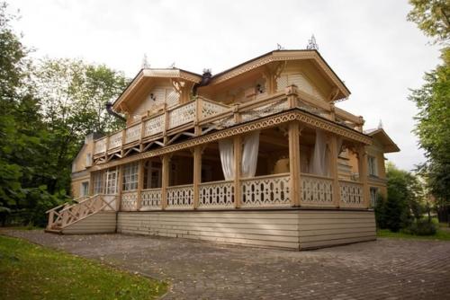 Дом Милютина построен во второй половине XIX столетия на высоком холме, выходившем к берегу ягорбы, у въезда в город. 01