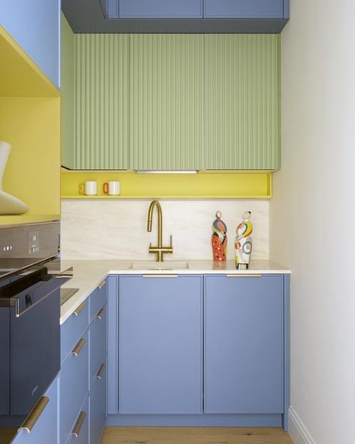 Яркий интерьер квартиры 52, 6 кв. 07