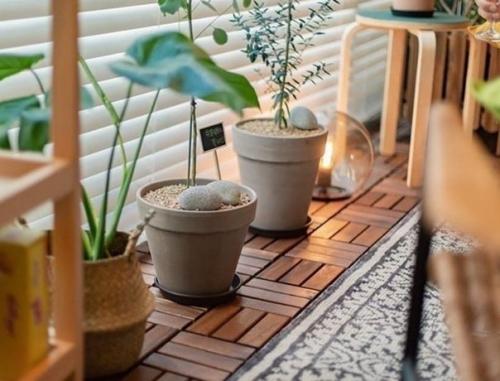 Сделали вот такой вот балкончик, учились на дизайнеров, по сути наш первый проект. 02