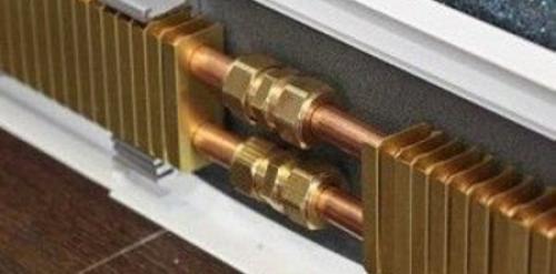 Конструкция теплого водяного плинтуса. Конструкция теплого водяного плинтуса.