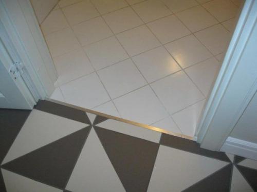 Как выполнить правильный переход между ванной комнатой и коридором. 03