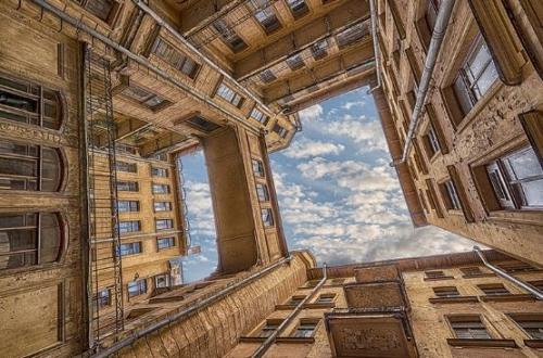 Какого цвета дома в центре Петербурга? 02