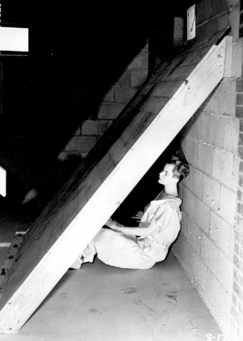 Манекены для ядерных испытаний: жуткие фотографии показывают фальшивый город, заполненный манекенами для испытания ядерного оружия в 1953 году. 02