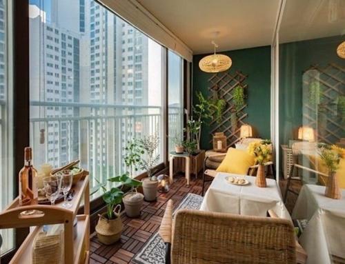 Сделали вот такой вот балкончик, учились на дизайнеров, по сути наш первый проект. 01