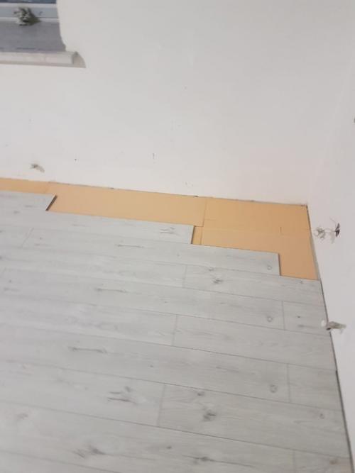 Укладка ламината и кварцвинила в любом направлении может проводиться по разным схемам. 02