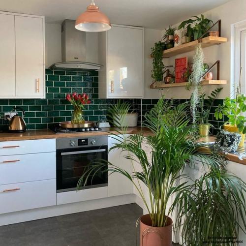 Хозяйка интерьера Рейчел говорит, что в плане использования цвета смелости ей не занимать. 05