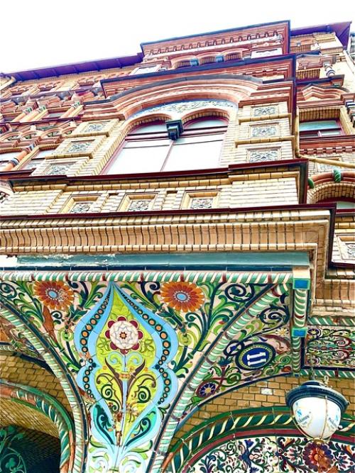 Всегда было интересно увидеть Петербург изнутри, узнать, что скрывается за стенами красивых домов. 09