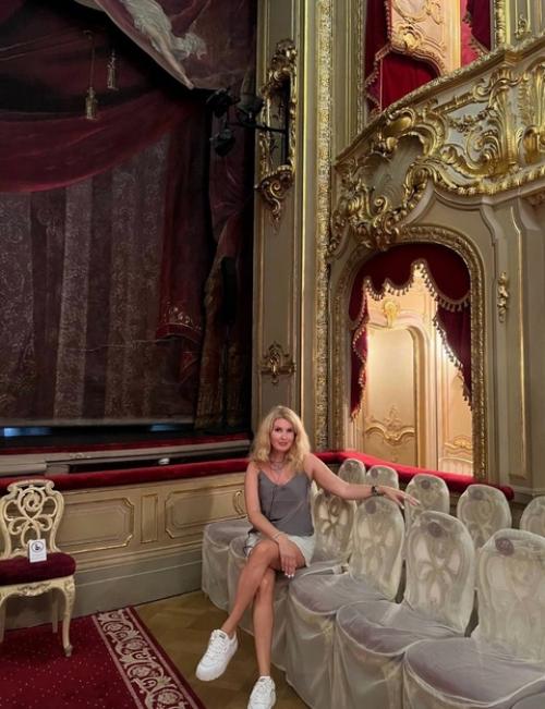 Под тусклым светом абажура. 06