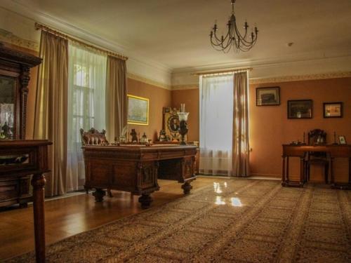 Дом Милютина построен во второй половине XIX столетия на высоком холме, выходившем к берегу ягорбы, у въезда в город. 03