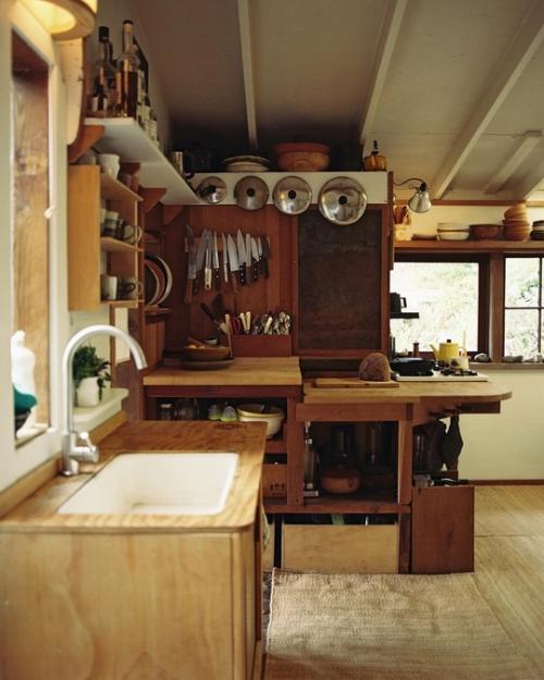 Столяр идо йошимото со своей семьей живет далеко от городов, в домике, который построил сам и приспособил для работы. 01