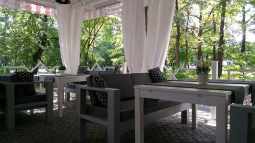 В Бежицком парке Пушкина кафе открылось. 05