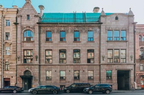 Возвращаясь в отель, мы увидели манящий свет из красивой парадной. 04 Возвращаясь в отель, мы увидели манящий свет из красивой парадной. 04