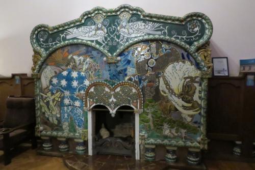 Возвращаясь в отель, мы увидели манящий свет из красивой парадной. 01 Возвращаясь в отель, мы увидели манящий свет из красивой парадной. 01