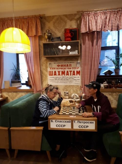 Необычное кафе.  Заведение, окунающее гостей с головой в прошлое. 02