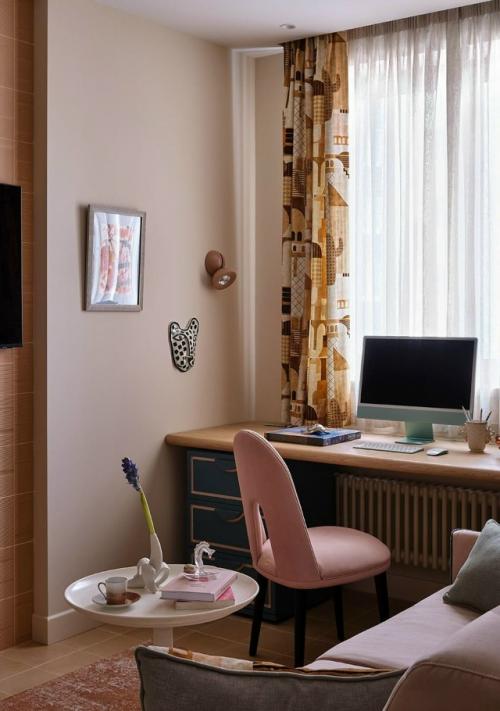 Нежный интерьер для девушки - студентки был создан с вдохновением от моря. 07