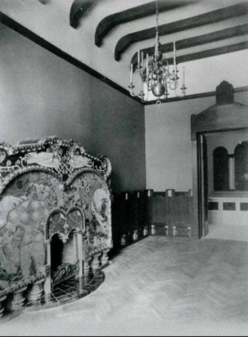 Возвращаясь в отель, мы увидели манящий свет из красивой парадной. 06 Возвращаясь в отель, мы увидели манящий свет из красивой парадной. 06