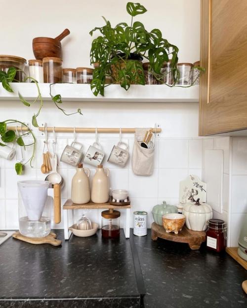 Хозяева этого очаровательного светлого дома восстанавливали дом с ограниченным бюджетом, при этом большая часть ремонта была сделана вручную. 03