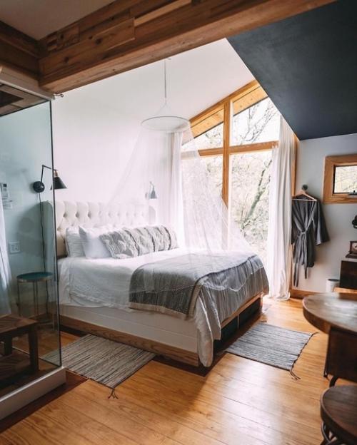 Домик на дереве из листьев (~ 300 кв. 03