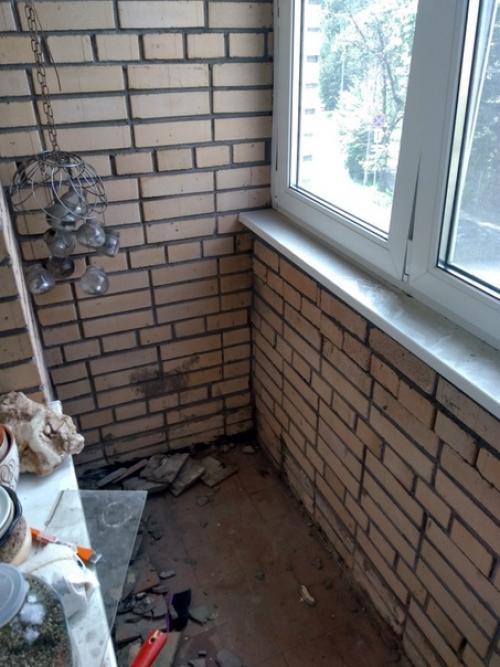 Грязь на кухонном балконе надоела. 04