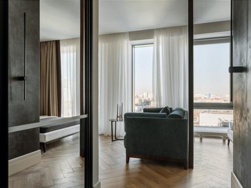 Современный интерьер апартаментов площадью 35 кв. 06