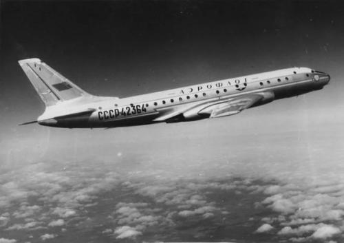 15 сентября 1956 г. 61 год назад на трассы аэрофлота вышел первый советский реактивный пассажирский лайнер ту-104. 01