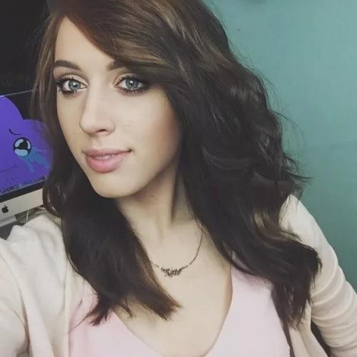 Биография.  Катя клэп, настоящее имя которой Екатерина Трофимова, является одним из ведущих российских видеоблогеров на портале Youtube. 03