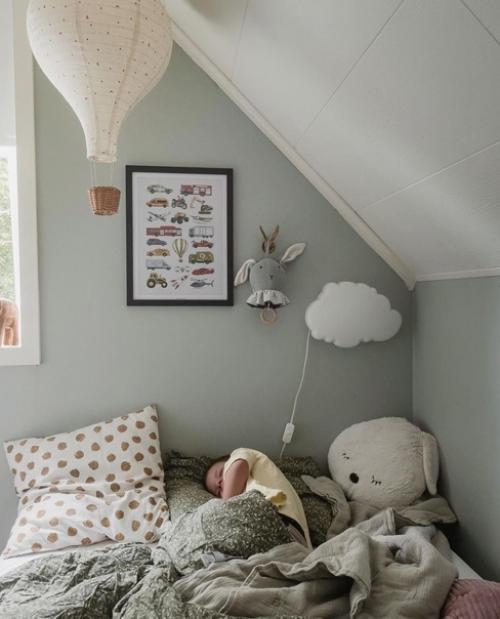 Как же нам нравится серо - бежевая нежность этого интерьера, разбавленная светлым оттенком дерева. 05