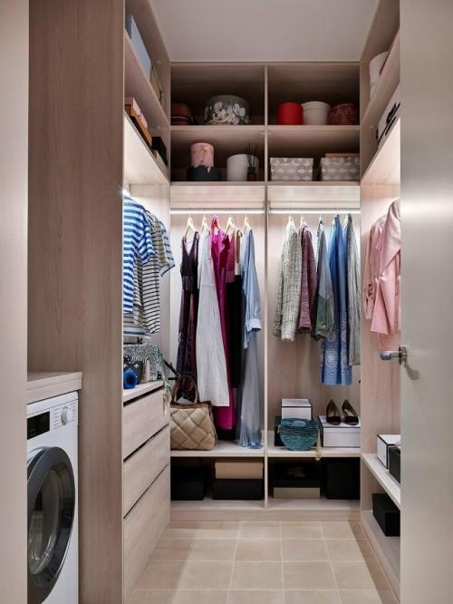 Нежный интерьер для девушки - студентки был создан с вдохновением от моря. 05