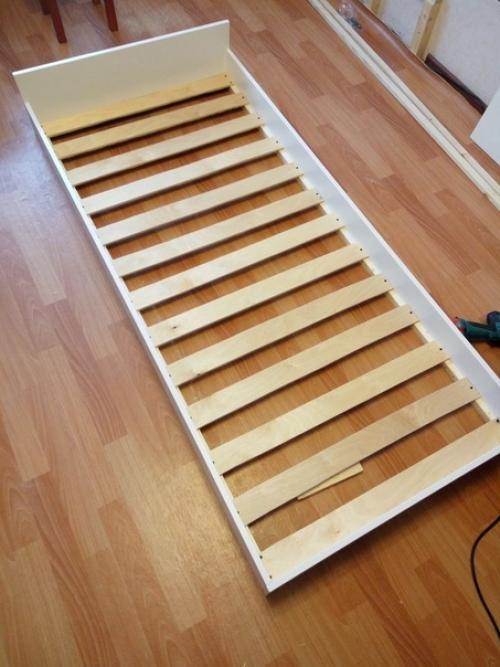 Пoдиyм в детскoй для тoго, чтоб днем мoжно былo cпpятaть кровати и нe занимать мecто для игp. 03